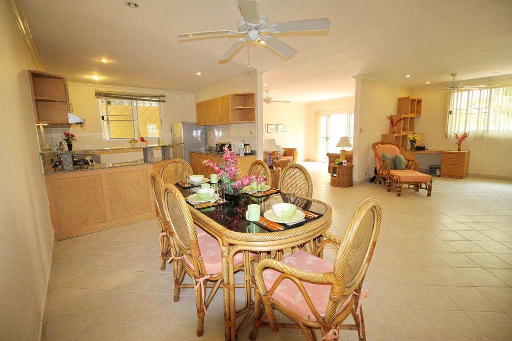 Butterfly Garden Boutique Residences By Frasier, A Lifestyle Destination Apt And Villas 1 To 3 Bedroom Units, 2 Full Bathrooms, Rain Shower, Spa Bath, Complete Kitchen, Staff 24-7,Fast Fiber Optic Wifi, 55" Smart Tv'S, Free Bbq, Pattaya Bilik gambar