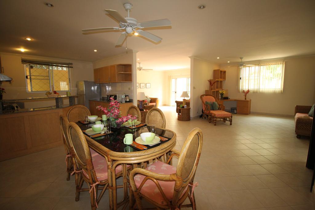 Butterfly Garden Boutique Residences By Frasier, A Lifestyle Destination Apt And Villas 1 To 3 Bedroom Units, 2 Full Bathrooms, Rain Shower, Spa Bath, Complete Kitchen, Staff 24-7,Fast Fiber Optic Wifi, 55" Smart Tv'S, Free Bbq, Pattaya Bilik gambar